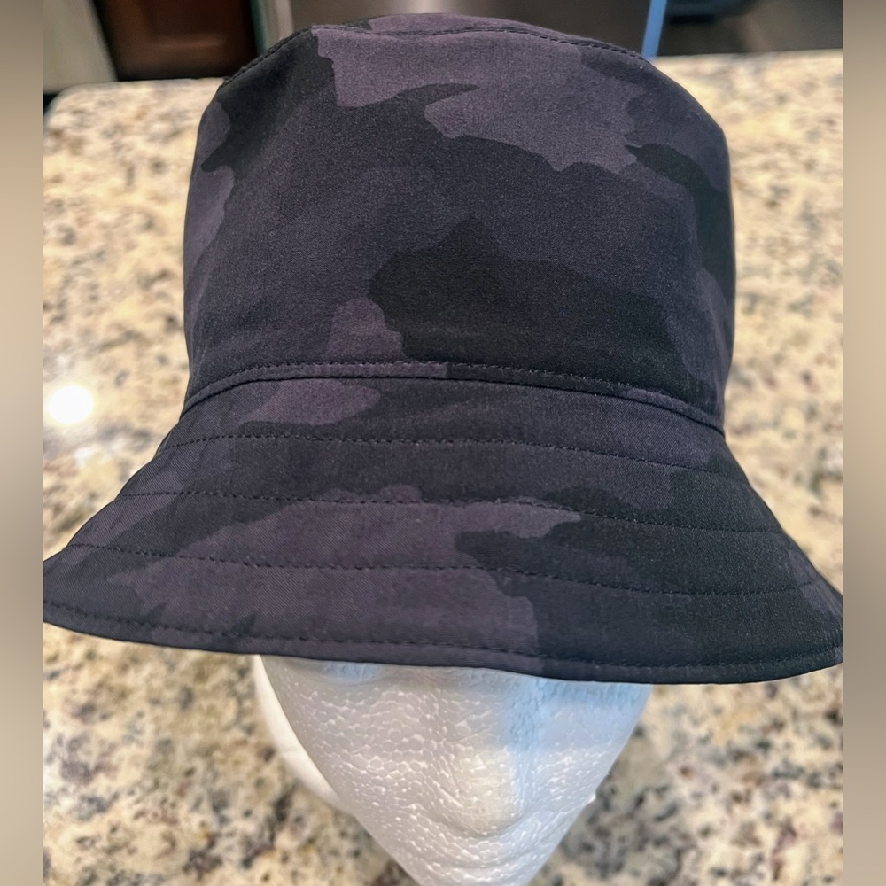Lululemon Both Ways Reversible Bucket Hat S/M Black Camo Hat Unisex